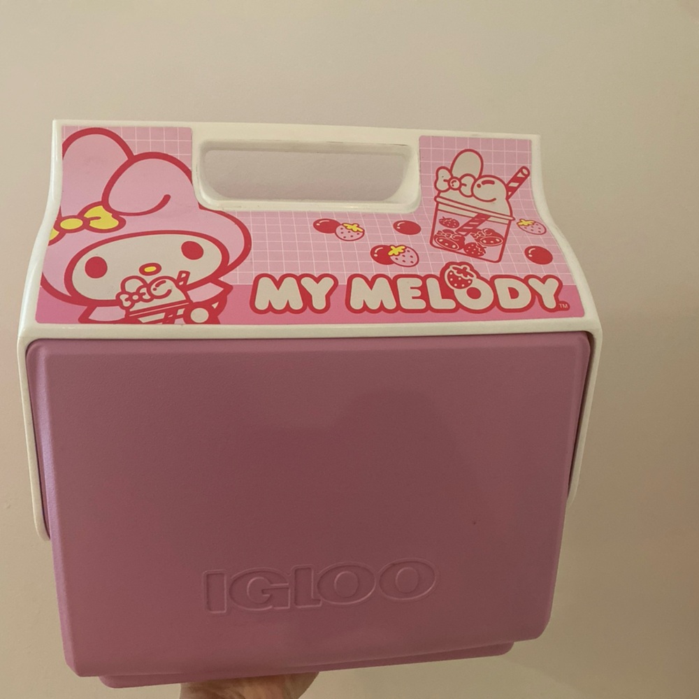 Igloo Sanrio My Melody and Kuromi Little Playmate Cooler 7qtQuart 9 Cans